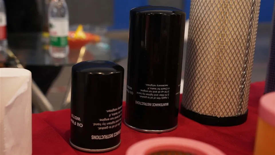 Auto Accessories BUS MOTOR PARTS PURIFIER OEM MD 135737 15400- RAF - T01 Tvättbart bränslefilteroljefilter för Mitsubishi Chrysler Toyota Lexus Isuzu